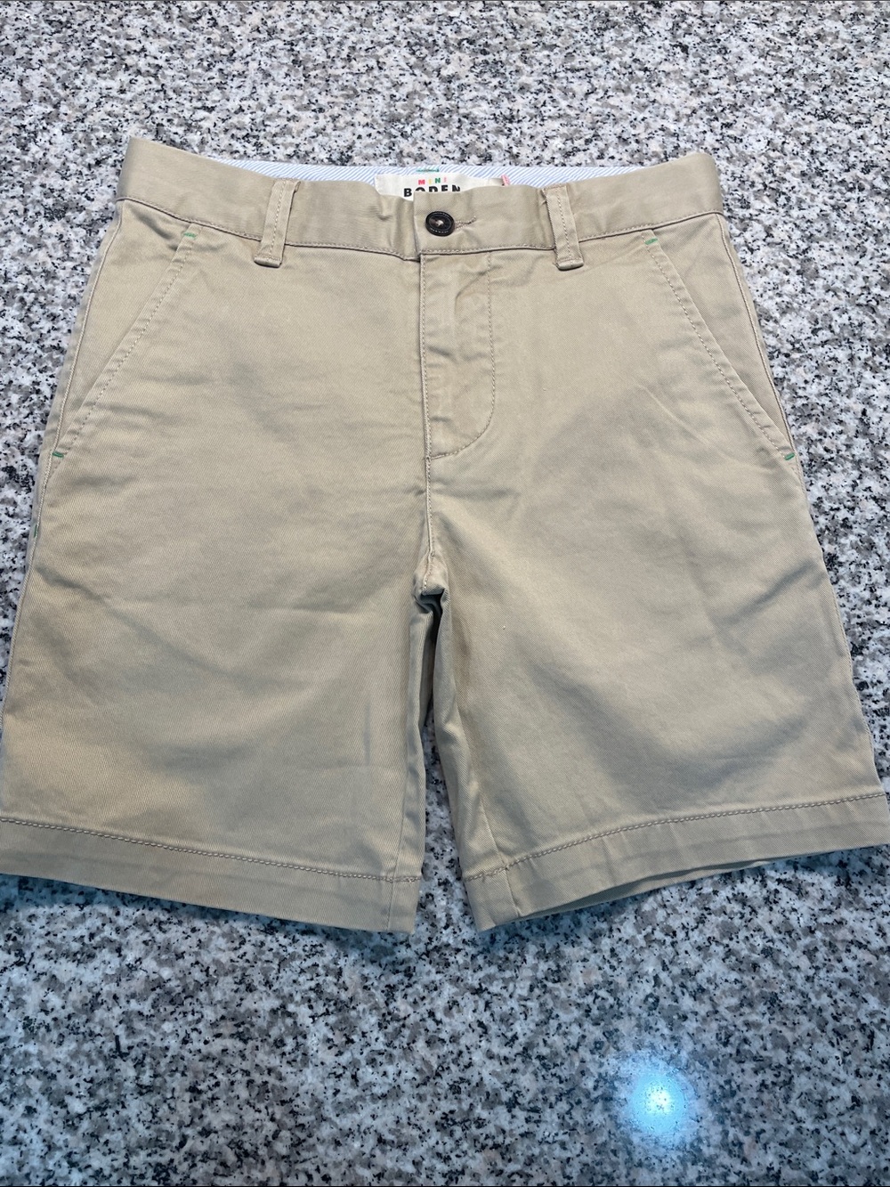 Boden Men’s Beige Flat-Front Chino Shorts